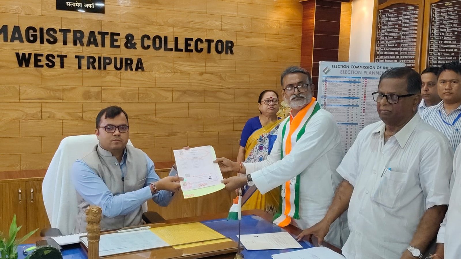 Ashish kumar saha : মনোনয়ন জমা দিলেন আশিষ কুমার সাহা 
