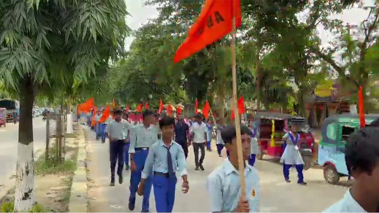কদমতলায় জাতীয় পতাকা উত্তোলনে বাধার অভিযোগ, তেলিয়ামুড়ায় ABVP-র বিক্ষোভ