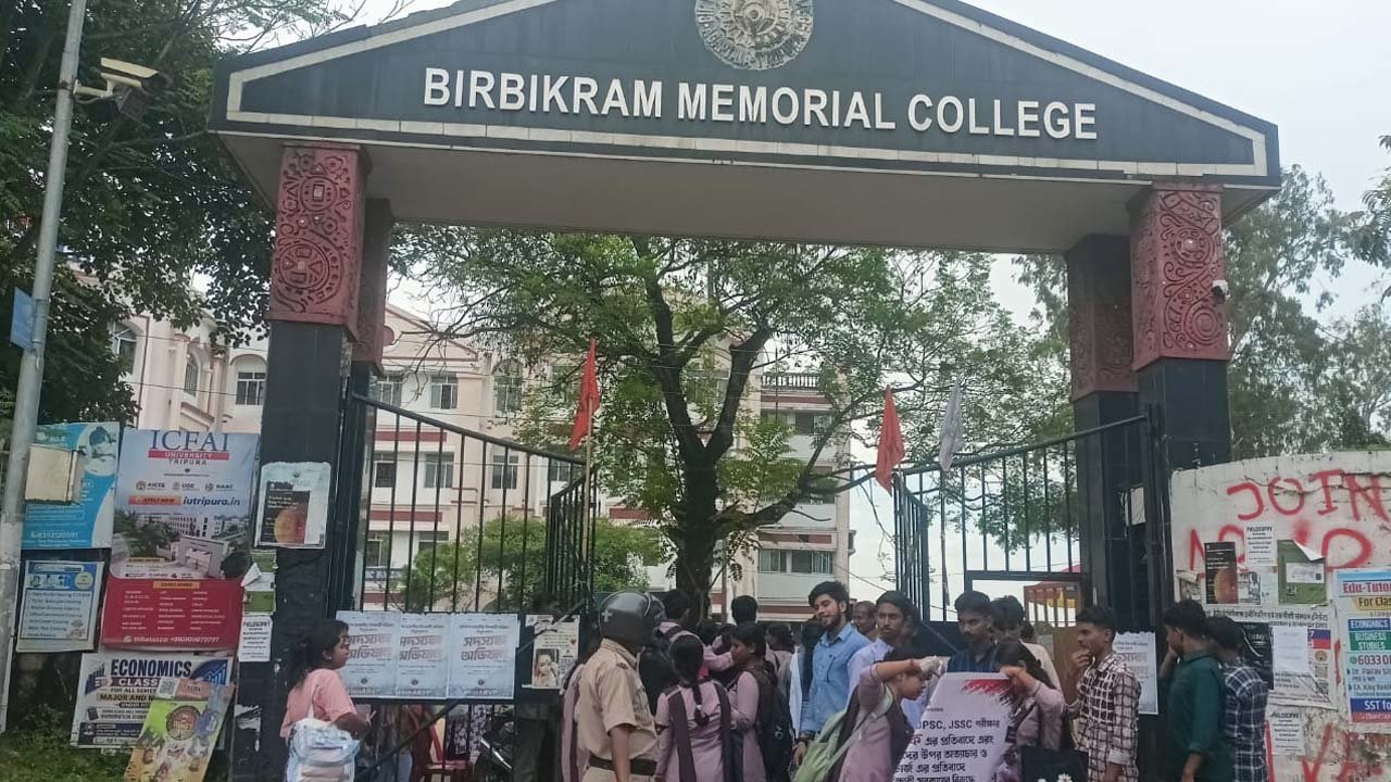একই ইস্যুতে ভিন্ন অবস্থান? প্রশ্নপত্র ফাঁস নিয়ে এবিভিপির দ্বিচারিতা প্রকাশ