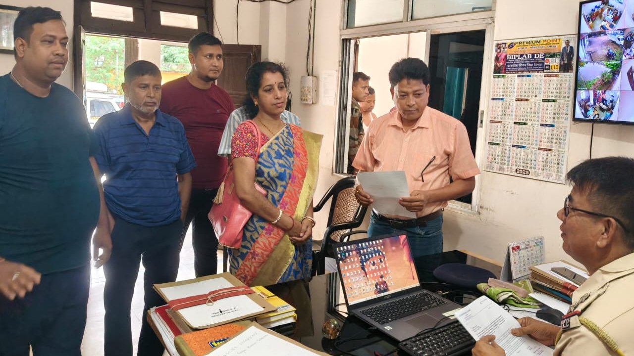 নেশার যন্ত্রণায় অতিষ্ঠ এলাকাবাসী, কৈলাসহর থানায় কাউন্সিলর-সহ বাসিন্দাদের ডেপুটেশন