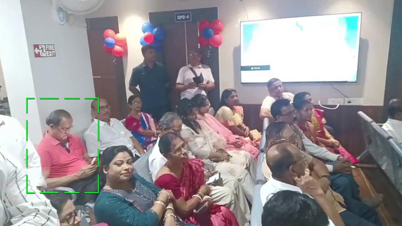 মুখ্যমন্ত্রীর মঞ্চে স্থান হল না প্রাক্তন বিজেপি বিধায়ক ডঃ দিলীপ দাসের! প্রকাশ্যে গোষ্ঠীকোন্দল?