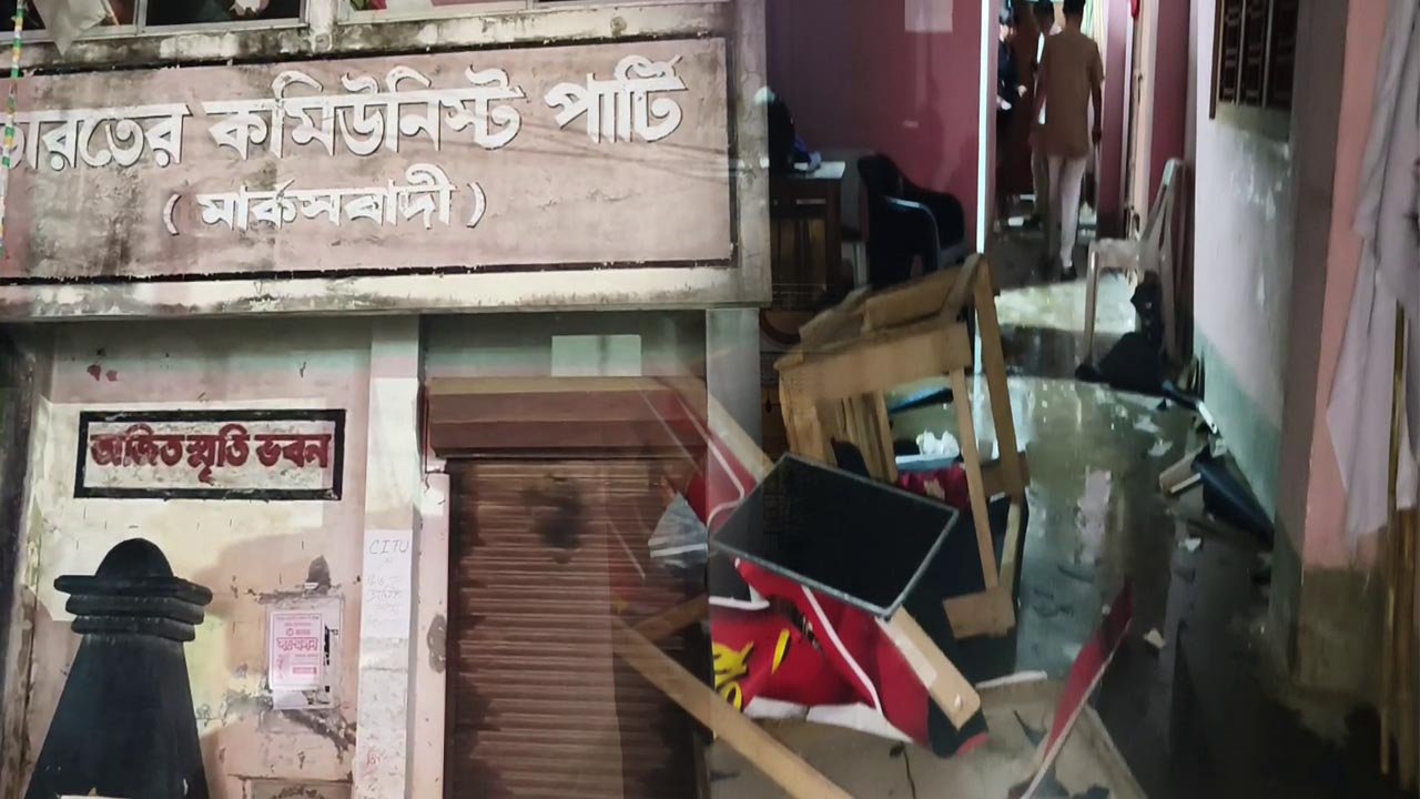 শাসকের রক্ত চক্ষুর শিকার সিপিআইএম এর যোগেন্দ্র নগর স্থিত পার্টি অফিস